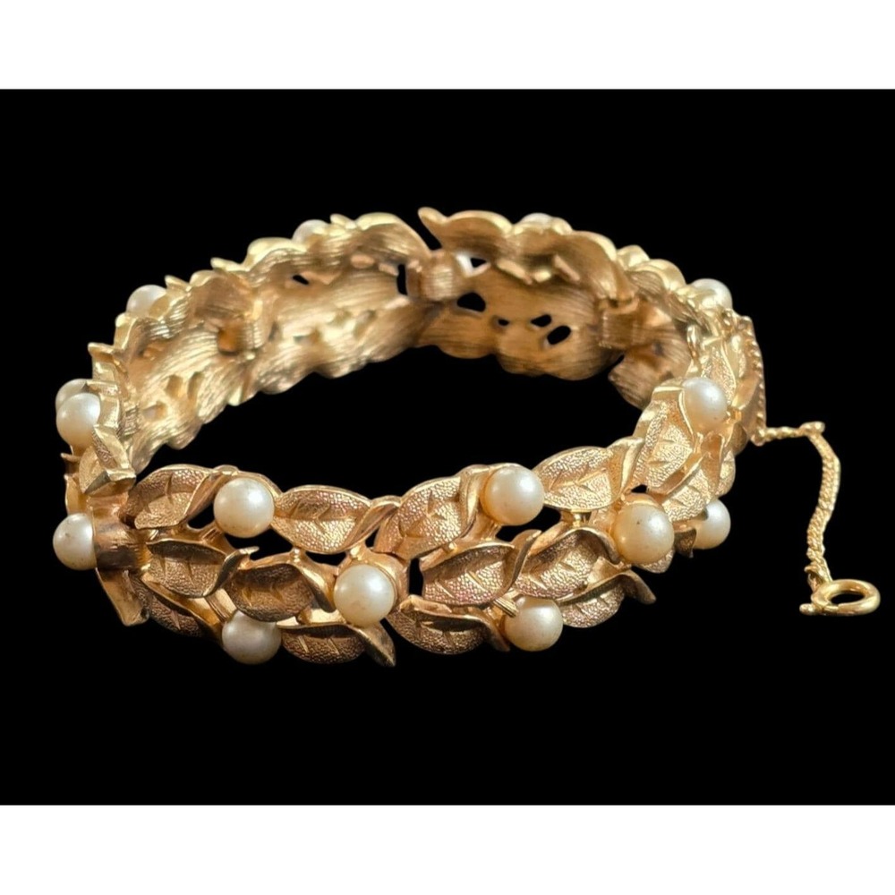 Crown Trifari Brushed Gold Leaf Pearl Link Bracelet Vintage 1960s 7"
